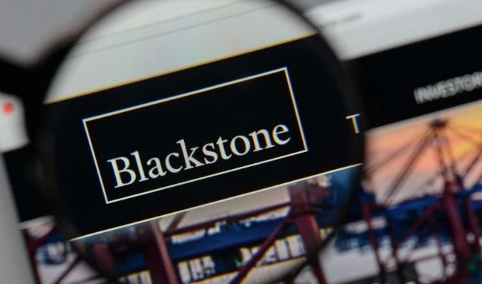 Blackstone'ın amiral gemisi özel kredi fonu, üç yıldan uzun bir süredir ilk kez aylık zarar açıkladı.